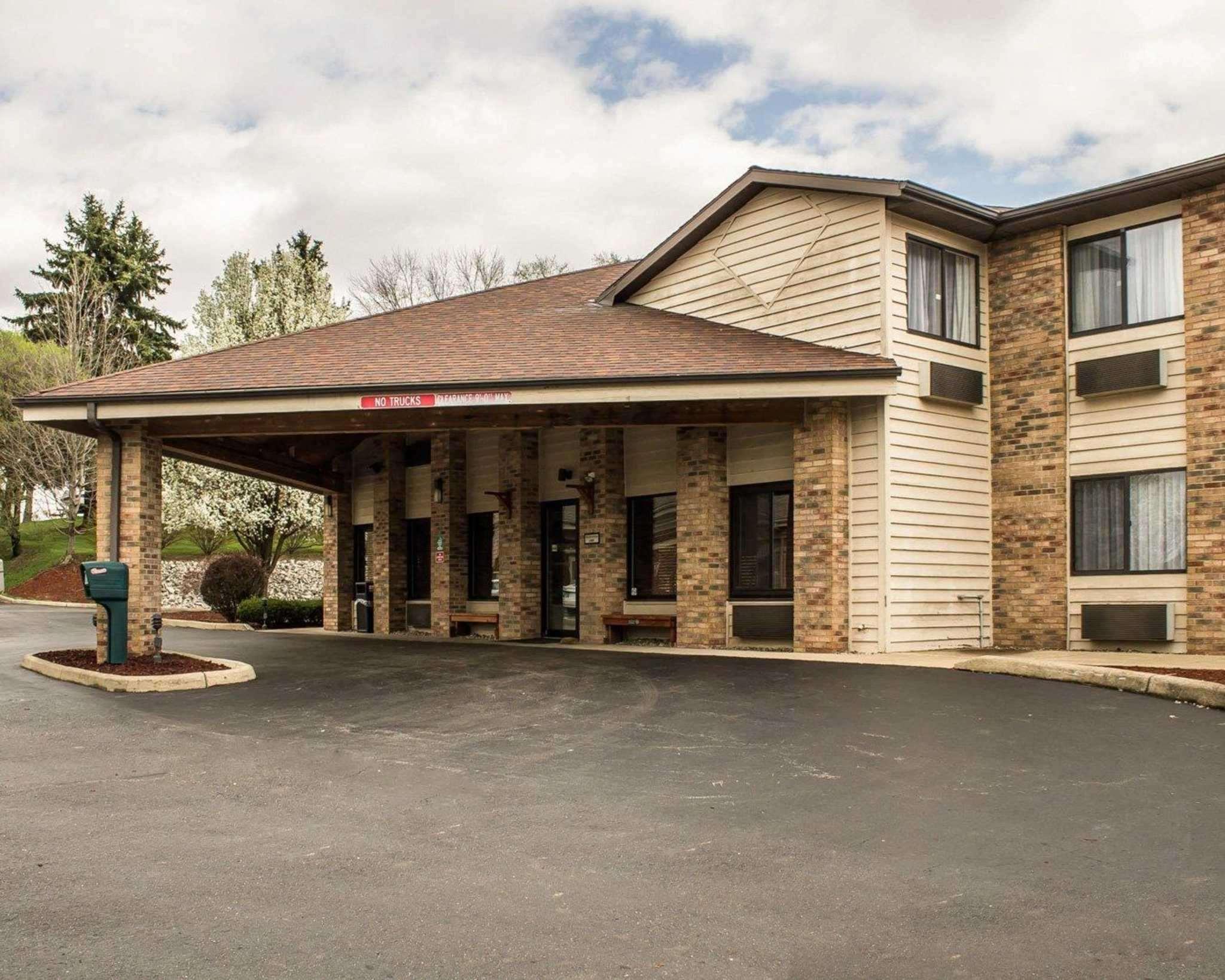 Quality Inn East Liverpool Exterior foto