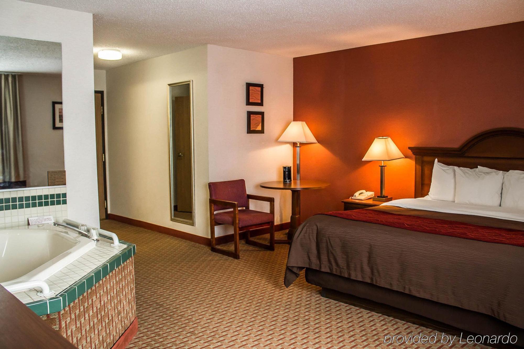Quality Inn East Liverpool Exterior foto
